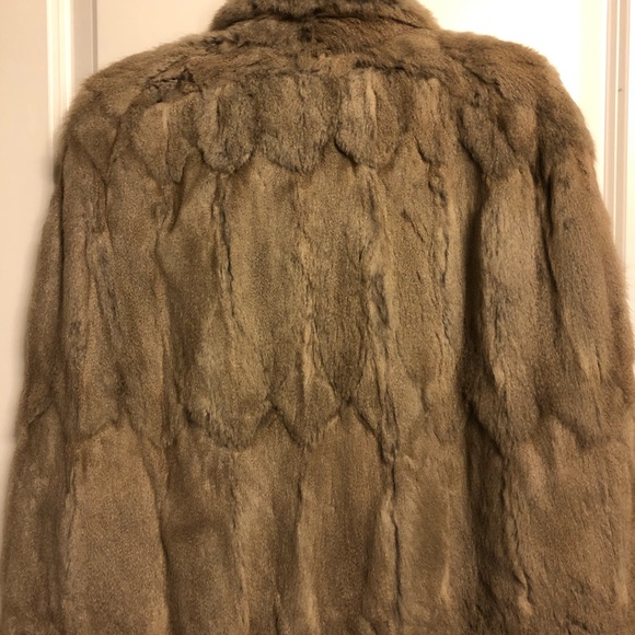Squirrel Fur Cape (FRAGILE/COLLECTORSONLY) - Picture 3 of 3